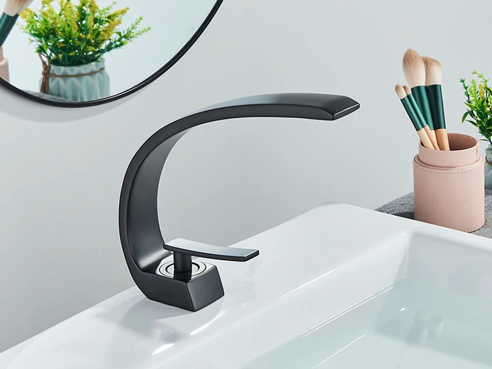 Polished Golden Bathroom Faucet Single Handle Hot Cold Mixier Tap Vanity Sink Faucet Deck Mount Crane